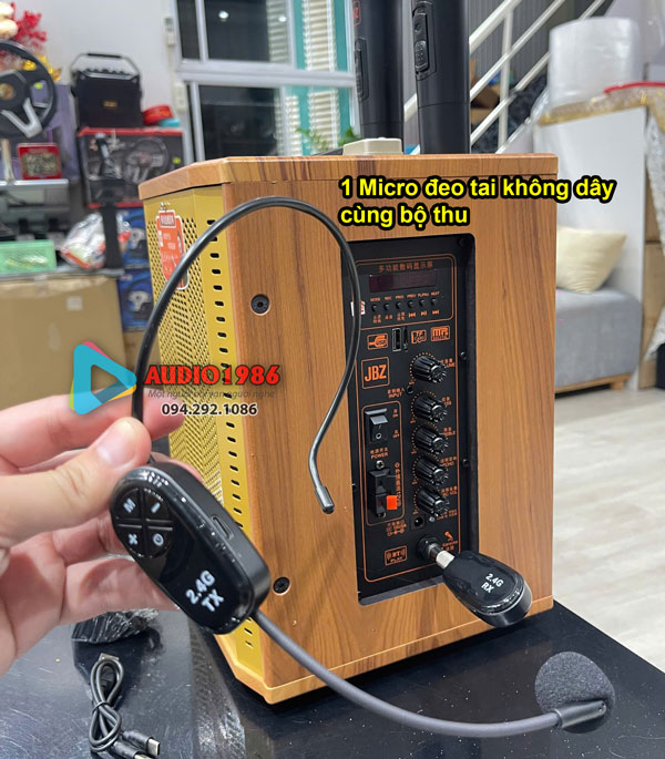 loa-xach-tay-bhz-106-kem-3-micro---1-mic-deo-tai-va-2-mic-cam-tay-khong-day-3