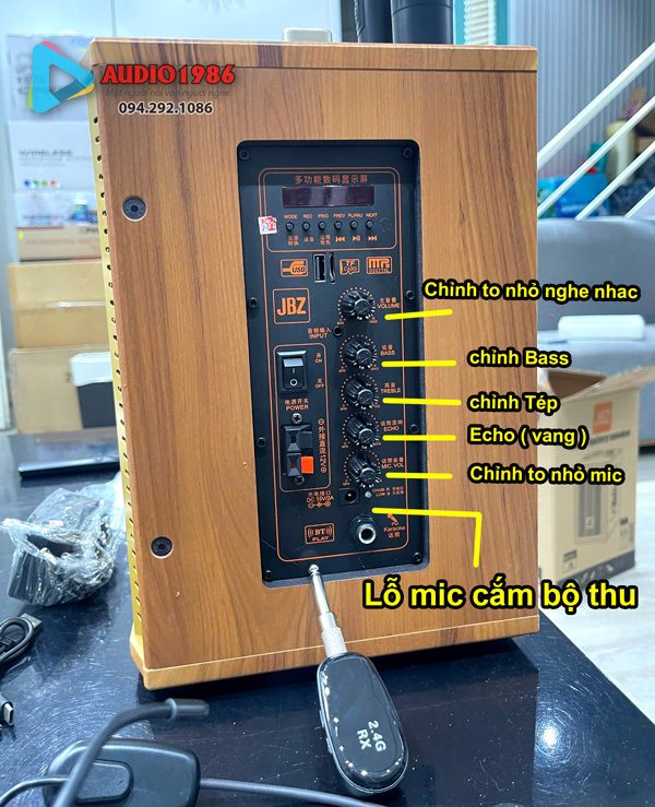 loa-xach-tay-bhz-106-kem-3-micro---1-mic-deo-tai-va-2-mic-cam-tay-khong-day-4